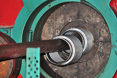 <a href=http://www.berberana.cn target=_blank class=infotextkey>補(bǔ)償器</a>波紋管生產(chǎn)現(xiàn)場